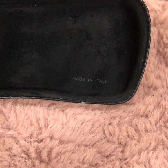 Chanel leather eyewear case - Picture 3 of 5
